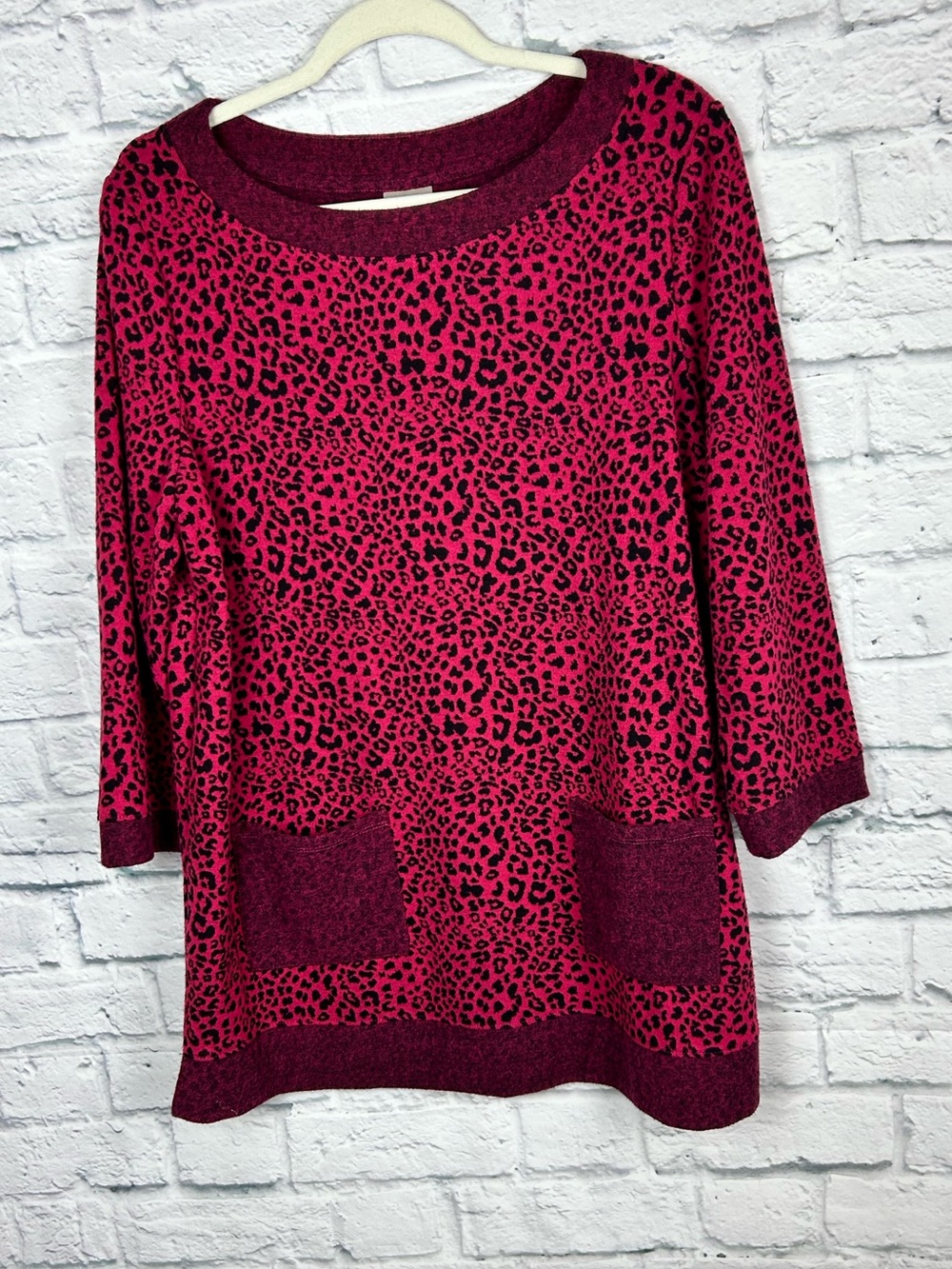 Chico’s Size 2 Pink Leopard Print Tunic Top 3/4 Sleeve Soft Stretch Pockets L